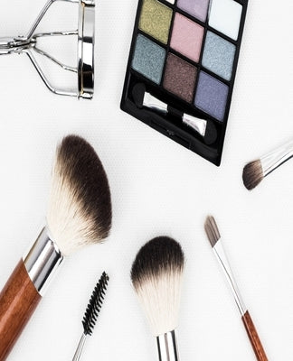 Glamorous Makeup Chart: Makeup Artist Face Chart by Influencer, Diva Queen Beauty Blogger
