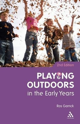 Playing Outdoors in the Early Years by Garrick, Ros